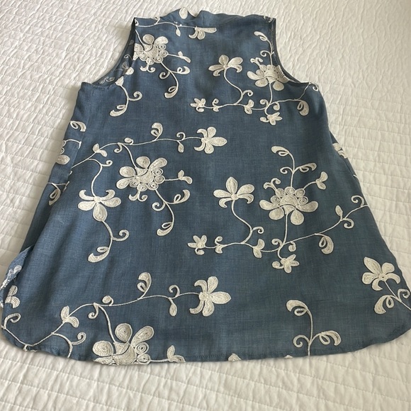 Sleeveless blouse - Picture 4 of 6